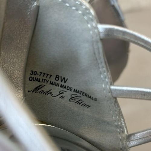 NWT Easy Street Womens Alive 5 Nightingale Silver Shoe Size 8W Wide - Picture 11 of 13