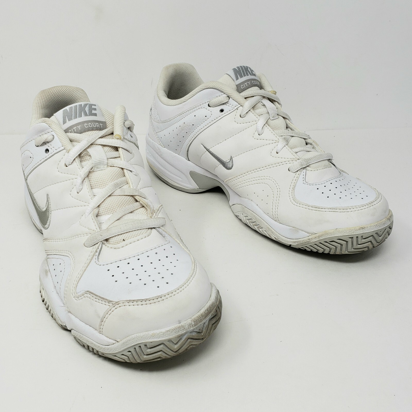 nike women's leather tennis shoes