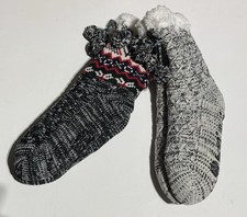 Muk Luks 2 Pair Women  s Cabin Socks S/M 5-7 