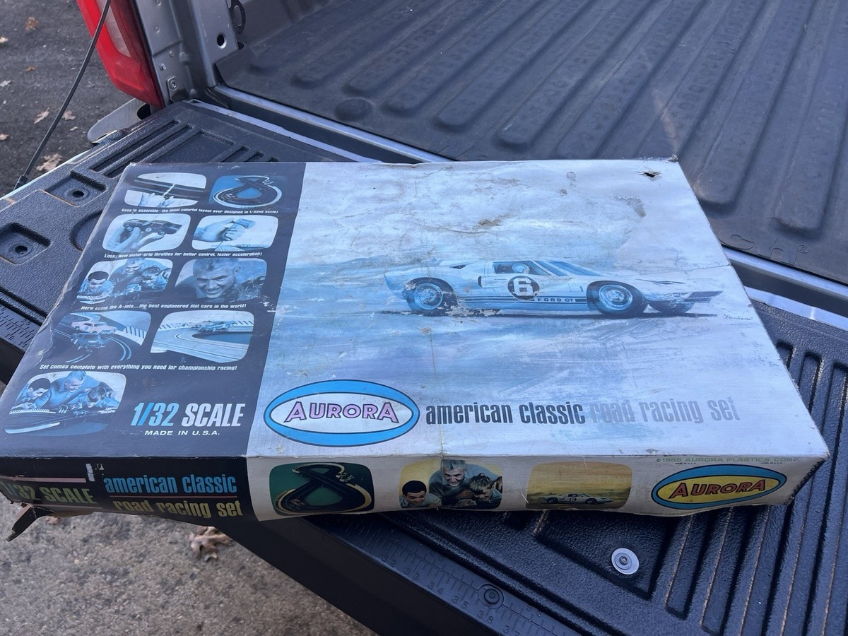 1965 AURORA 1/32 SCALE AMERICAN CLASSIC ROAD RACING SLOT CAR SET