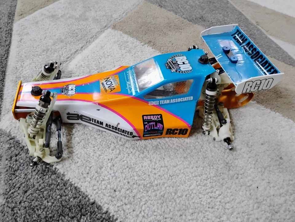 Team Associated ASC6034 RC10 Team Car 1/10 Electric 2WD Limited Edition Gold 2wd - Image 3 of 4