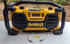 DEWALT WORKSITE CLOCK RADIO 3 STAGE CHARGE SYSTEM DC012 TESTED READ DESCRIPTION