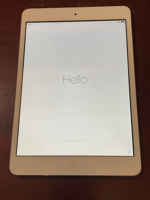 Apple iPad Mini A1432 32 GB, Wi-Fi, 7.9 in White/Silver