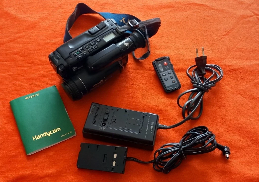 Cámara Sony Handycam CCD-TR705E Hi8 zoom 8x VTR VIdeo 8 + Fuente de alimentación