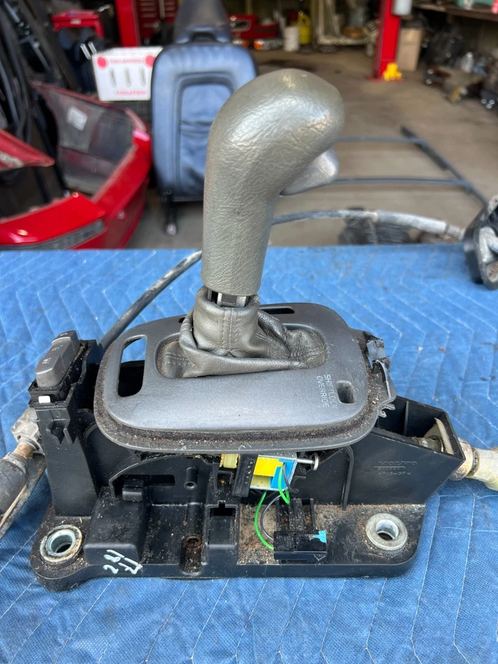 1998-2000 Volvo S70 V70 XC автоматический переключатель передач в сборе с кабелями OEM #3095EM - Изображение 2 из 4