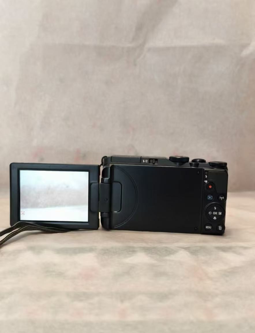 美品✨Nikon COOLPIX S9900シルバー 他カバー バッテリー等一式 Nikon COOLPIX S9900 Digital Camera SD Card Charger Battery Tested