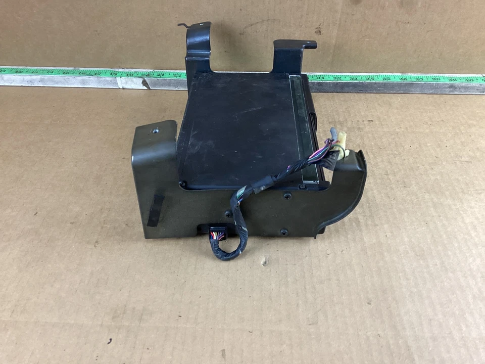 Сменщик компакт-дисков 1997-2003 Ford Escort F8CF-18C849-BA - Изображение 4 из 4