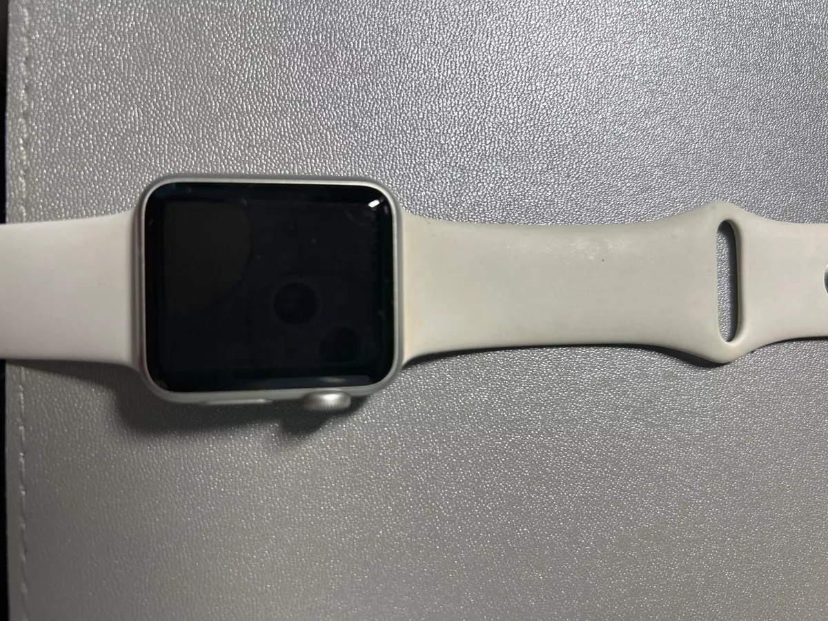 Apple watch series 1 38mm silver hotsell aluminum case with white sport band