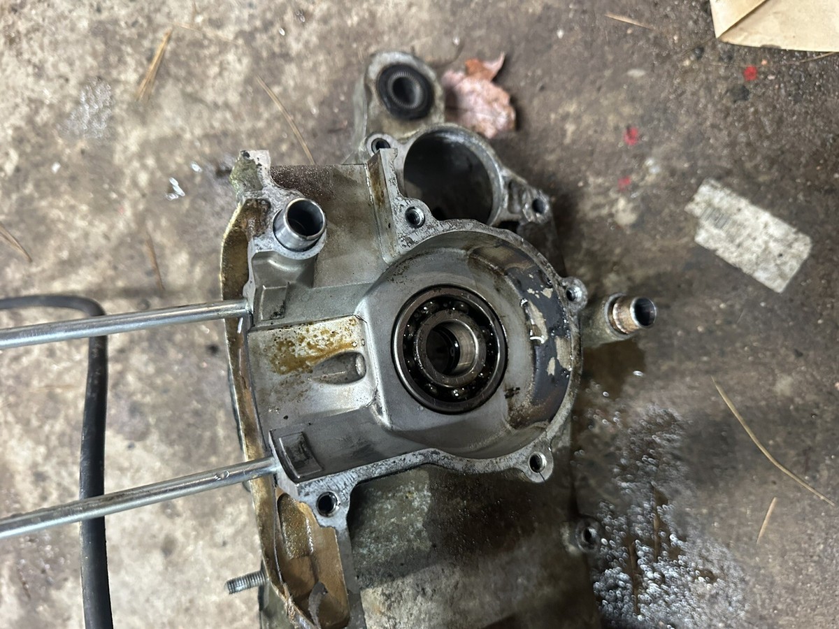 SUZUKI QUADSPORT LT80 LT 80 87-06 CRANKCASE CASE LEFT With SUZUKI QUADSPORT LT80 LT 80 87-06 CRANKCASE CASE LEFT With