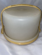 VINTAGE Tupperware Cake Keeper Carrier Harvest Gold Storage Container