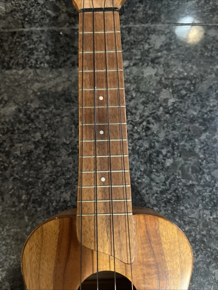 Vtg 70's Kamaka Koa Wood Ukulele w/White Label Honolulu Hawaii Tiki - Image 4 of 4