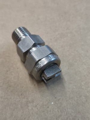 Spraying Systems Co TPU Unijet 65015 65° Flat Spray Stainless Nozzle 1/4'' NPT