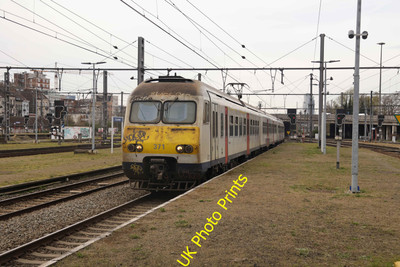 Foto SNCB Belgische Eisenbahn 6x4 Class 80 EMU 371 kommt in Schaarbeek um 2023 2 an