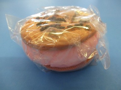 BASKIN ROBBINS  STRAWBERRY ICE CREAM COOKIE SANDWICH (FREE SHIPPING)
