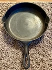 Vintage Unmarked Wagner Ware #8 Cast Iron Skillet Frying Pan 10 1/2 Inch