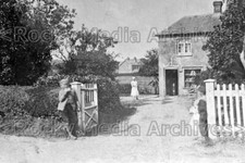 lfd-15 House and Gates, Upham, Hampshire. Photo