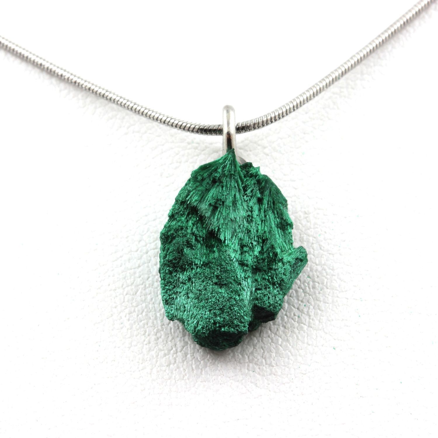 Collier malachite brute authentique 9.98 ct Kipushi : dites adieu aux imitations en plastique