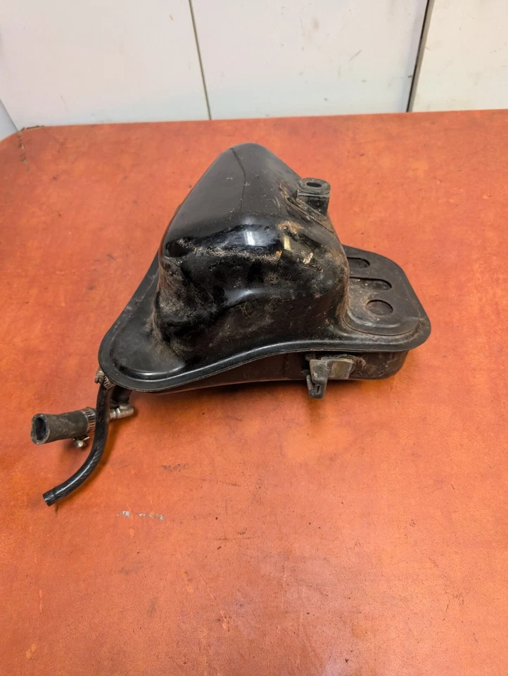 Honda Magna V30 VF500c 1984-1985 tanque de gasolina subauxiliar trasero tanque de combustible Foto 3 de 4