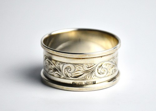 Sterling Silver Napkin Ring Birmingham 1971 by Henry Griffiths & Sons - Picture 4 of 4