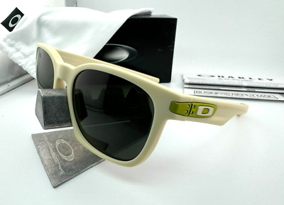 OAKLEY GARAGE ROCK MATTE BONE WITH DARK GREY SUNGLASSES OO9175-10 AUTHENTIC NEW