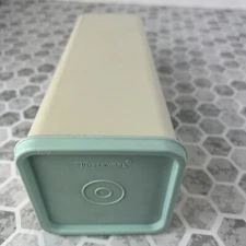 Tupperware #1696 Velveeta Cheese Keeper Cracker Container W/Tray White Blue Teal
