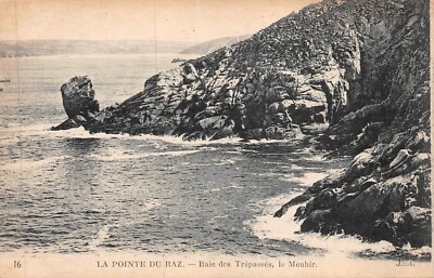 Old postcard La Pointe du Raz Baie des Trépassés le Menhir (234928)