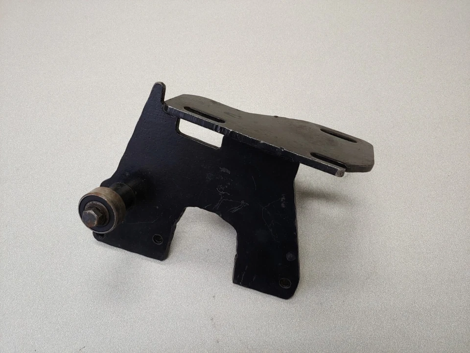 BONITO USADO ORIGINAL PORSCHE 911 AIRE ACONDICIONADO COMPRESOR BASE MONTAJE 1965-68 Foto 2 de 4