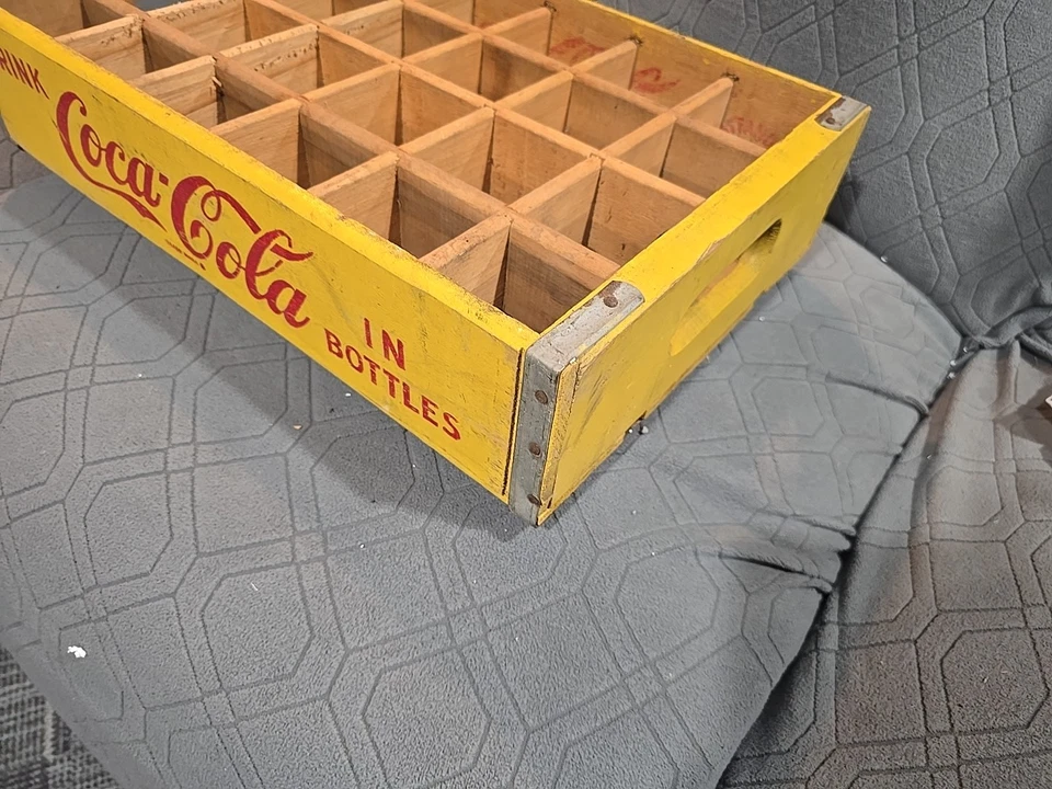 Винтажная желтая деревянная коробка для бутылок Coca-Cola с 24 слотами - Изображение 4 из 4