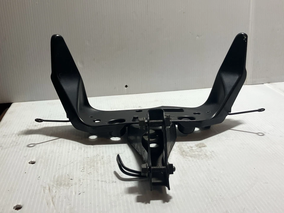 2001 Honda CBR600 F4i передний кронштейн крепления (оригинальный) - Изображение 2 из 4