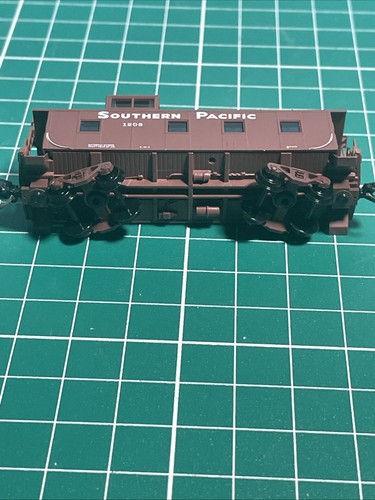 New! N-Scale MT 100-00-321 36’ SP Caboose $36.95 - Picture 14 of 14