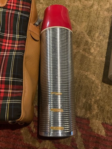 VTG Thermos Picnic Set w/2 #2484 bottles, box, and carrying bag - Picture 5 of 11