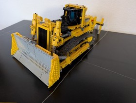 LEGO TECHNIC: RC Bulldozer (8275)
