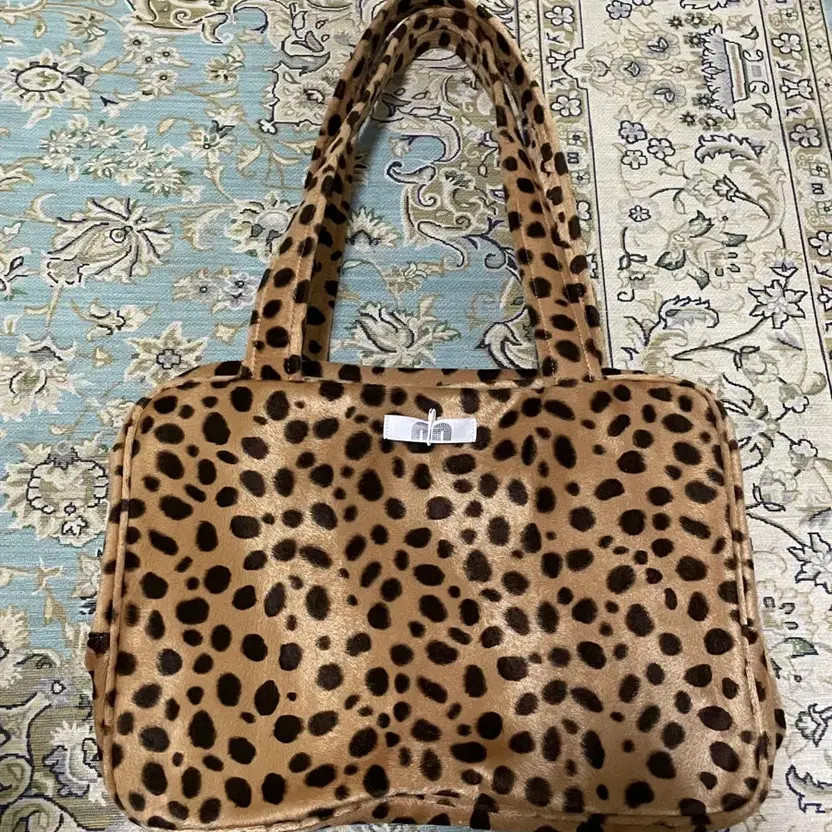 Leopard Pattern Shoulder Bag - New Condition - image 4