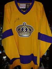 BEAUTIFUL WAYNE GRETZKY AUTO'D MITCHELL & NESS HIGH QUALITY LA KINGS YELLOW JSY