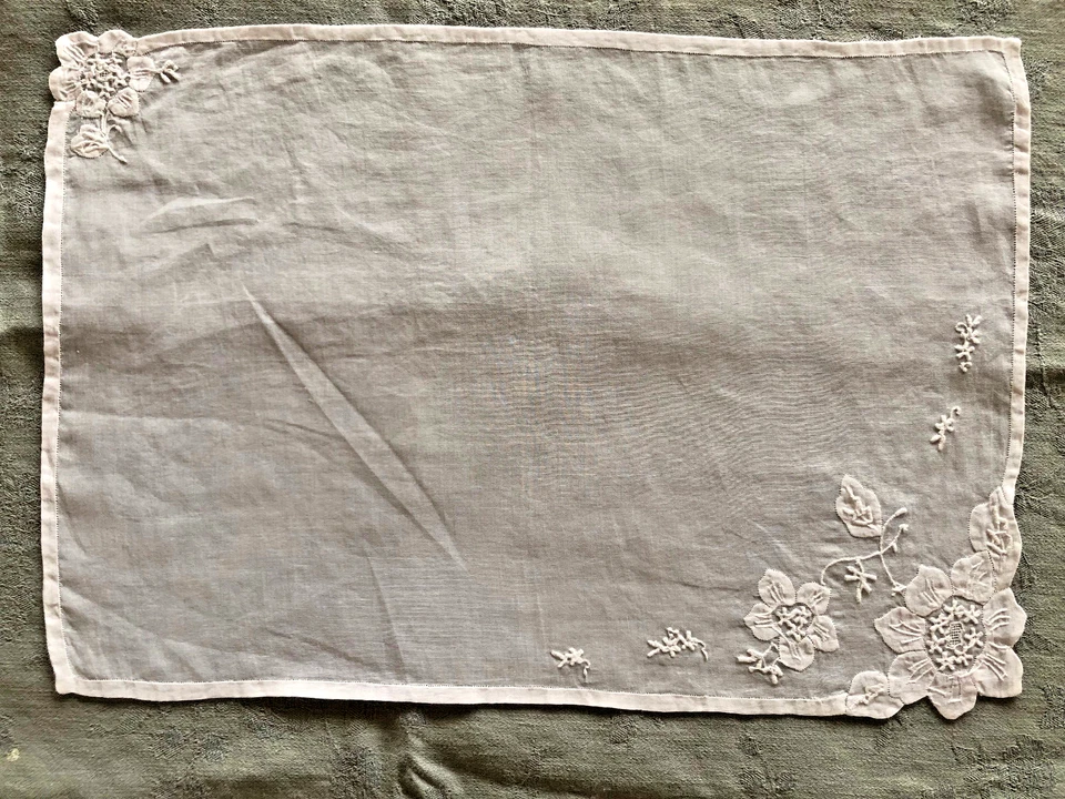 Sets de table  Ancienne sublime broderie blanche sur tulle - Fait main à Madère - Photo 2/4