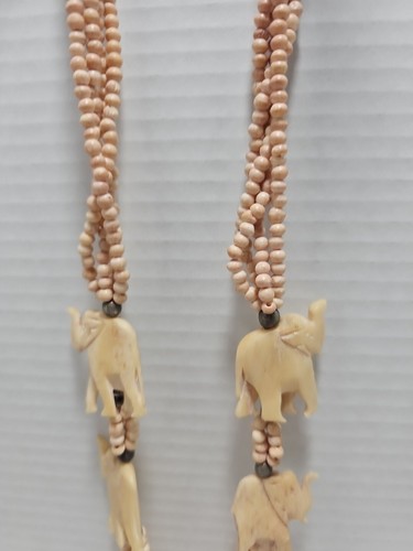 Vintage 1950s Carved Elephant Necklace - 28 in - One Elephant is Lame :( - Picture 5 of 10