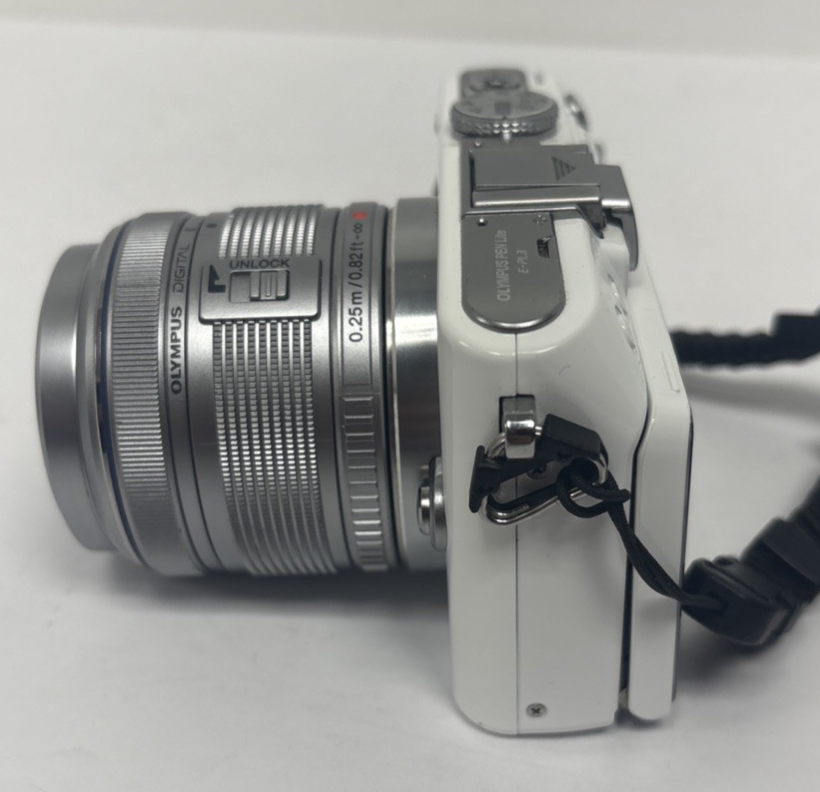 Olympus PEN Lite E-PL3 Digital Camera 12.3 MP White W/ 14-42mm