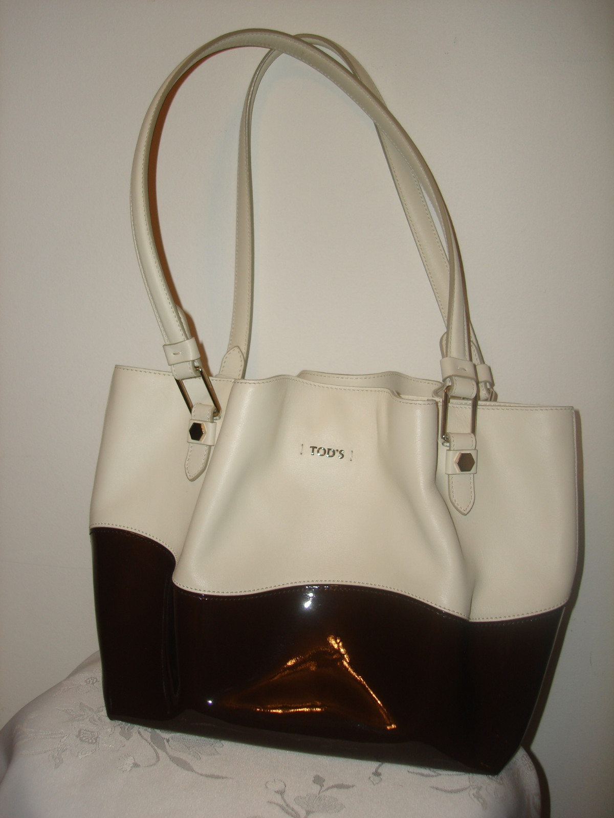 Nice Authentic Tod's Flower  Women's Two Tone Cream Brown Leather Bag Tote Italy image 4