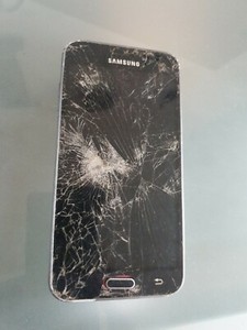 Samsung Galaxy J3 (2016) J320FN - DEFEKT - NUR ZU TEILEN - ANGEBOT!