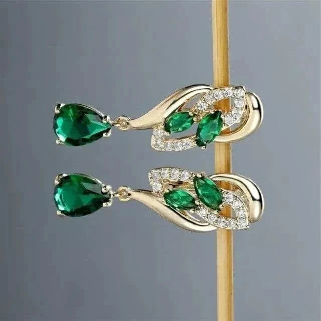 Pendiente colgante esmeralda verde simulado corte pera de 3 quilates enchapado en oro amarillo de 14 k Foto 3 de 4