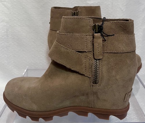 NWT Sorel Joan Of Arctic Wedge II Buckle Ankle Booties Suede Womens 5.5 Taupe - Picture 2 of 9