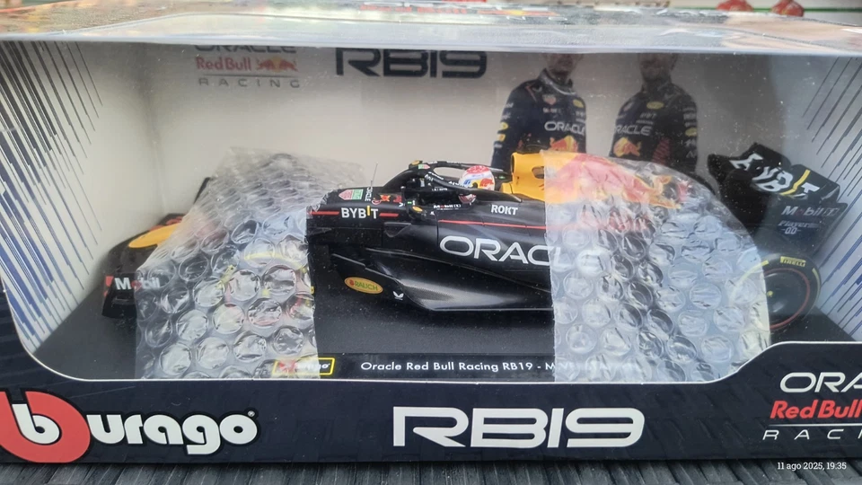 RED BULL RB19 SCALA 1:18   CON SCATOLA  Pilota M. Verstappen - Immagine 3 di 4