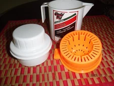 Chef's Pic PLASTIC CITRUS FRUIT JUICER HAND PRESS JUICER SQUEEZER JUG