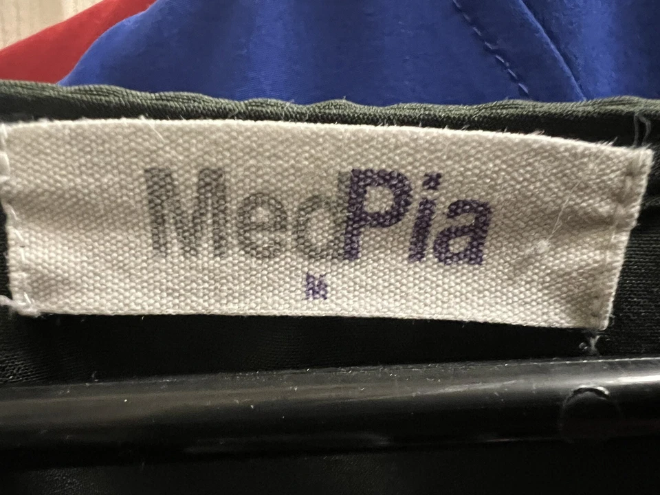 MedPia! 4 Scrub Sets!! Lot Of 4. 3 Pocket Top & Cargo Straight Legged Pants. Med - Image 4 of 4