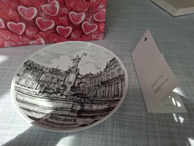 Wandteller Würzburg Motiv Frankoniabrunnen Wetbegeschenk Sparkasse