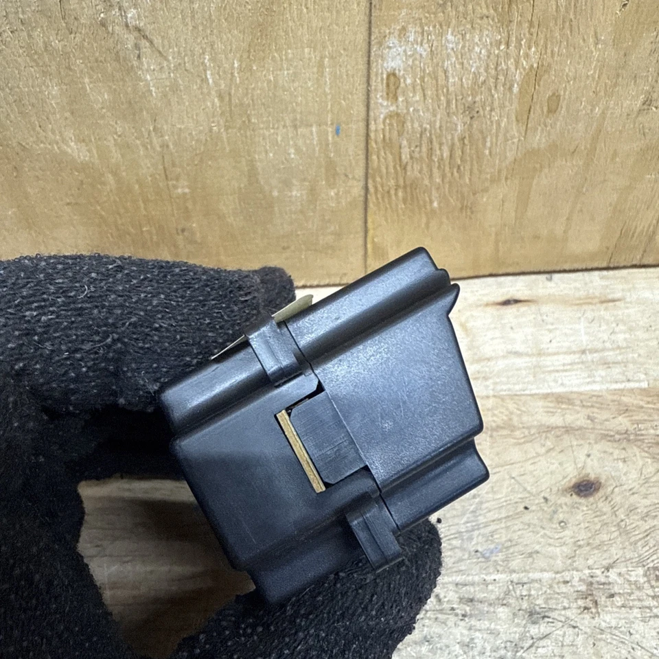 2005-2006 Hyundai Tiburon GT SE digital clock center dash Trim Foto 4 de 4