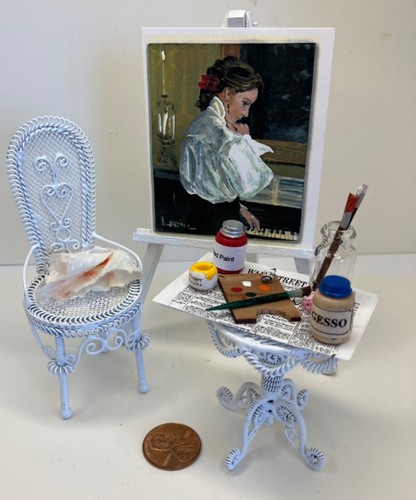 Casa delle bambole miniatura studio d'arte, forniture, cavalletto in legno bianco, stampe di dipinti. - Foto 3 di 12