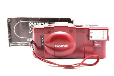 OLYMPUS XA2 ＋ A11 付き Olympus XA2 Red Point & Shoot 35mm Film A11 Flash From JAPAN