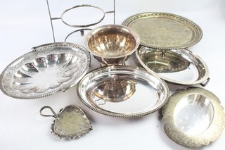 Vintage Silver Plate Serving Platters Inc Fruit Bowl w/ Swing Handle 3199g