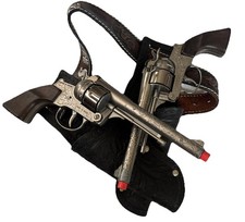 Wild West Classic Diecast Cap Gun Gonher / Spain Silver 122 Two Guns Holster